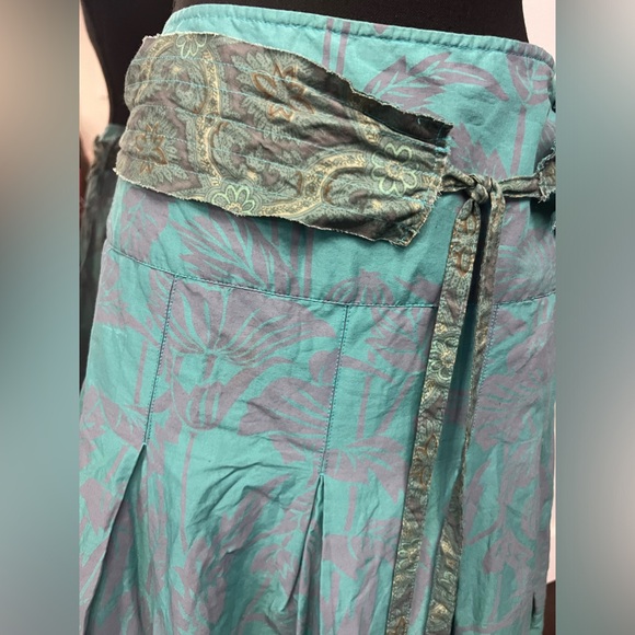 LUX size Medium drop waist skirt with paisley belt. - Picture 3 of 6